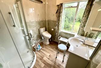 WamCv 1AFkyDxGzkJETwpw