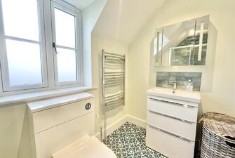 JJpAiaUnyE6LI 0lEn57 w