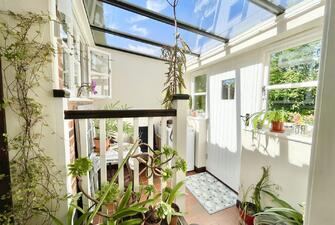 q5hjJ lpoE6 ync5HKdEzA