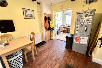 vOrQHT0skky8FxKSbZHVOA