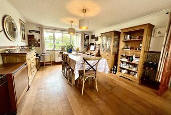 ZrIm8V2 x0eoD3r1enfCJA