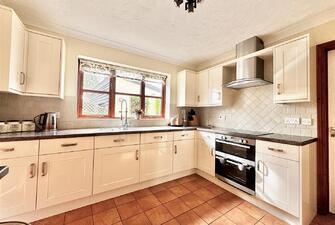 HLp0Un1 o02UyJrZMAUcQA