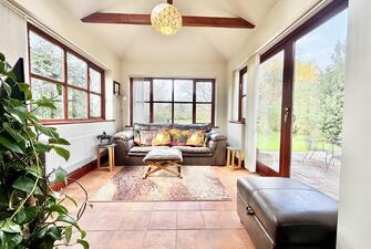 YCabiFIiG0O6 4UqFMZTxA