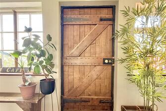 9LyChBbYAEyG8DK 1IXHeg