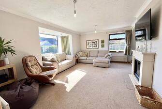 VS h7OEtRUaefmUj9XJd5A