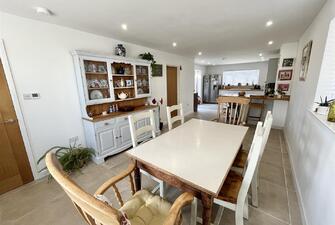 1WpR1GcGBUKqaF3fZaCL4g