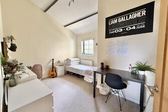 5bTujtH OUyIJXs8As0TQg