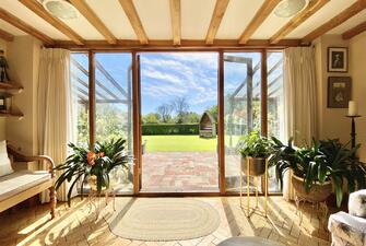 KBWQ8rMY9U2PlwnasvM1CA